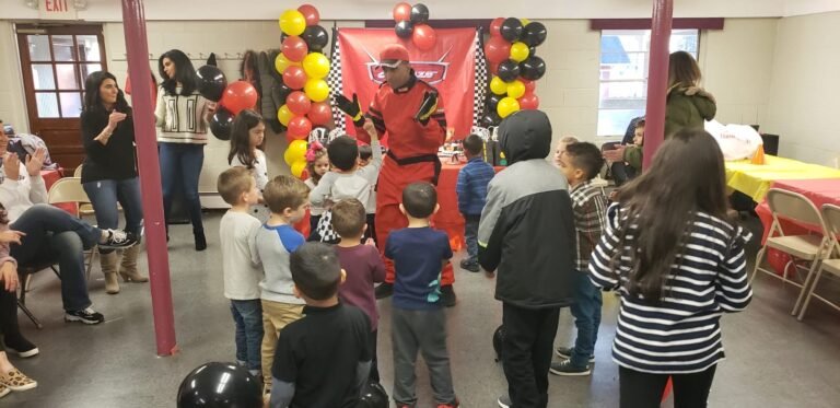 Kids dancing during a My Party Colors birthday show