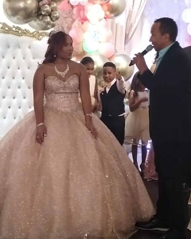 MC hosting a quinceanera celebration